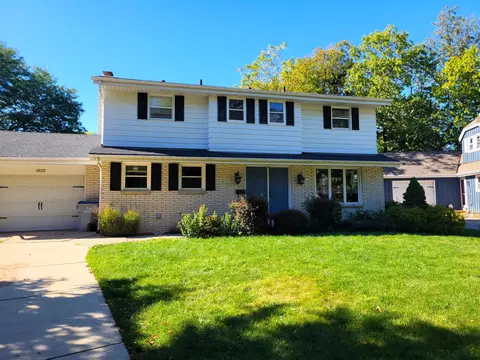 1823 W Holmes, Milwaukee, WI 53221
