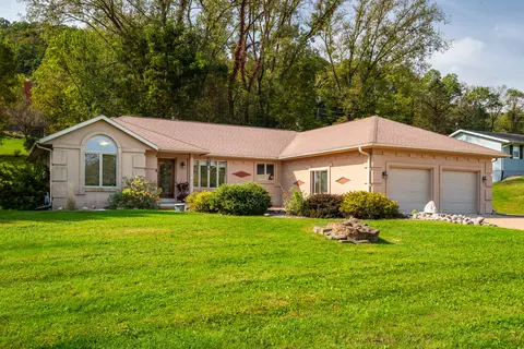 4077 County 6, La Crescent, MN 55947