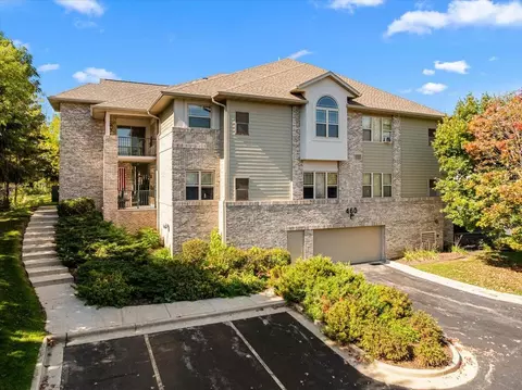 460 N Silverbrook #207, West Bend, WI 53090