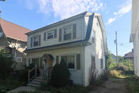 2712 N 40th, Milwaukee, WI 53210