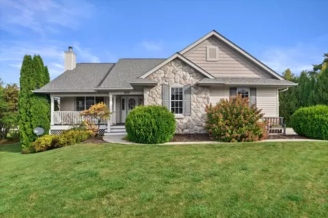 400 Hidden Mdw, Glenbeulah, WI 53023