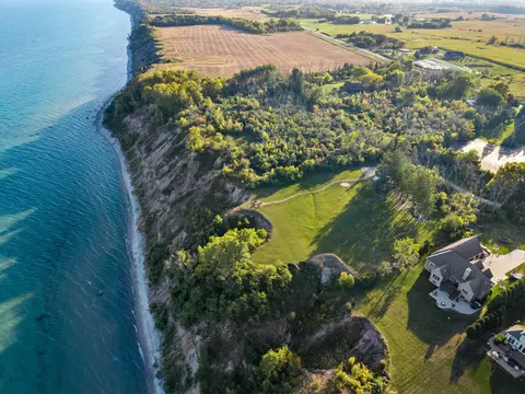 2504 N Lake Shr, Port Washington, WI 53024