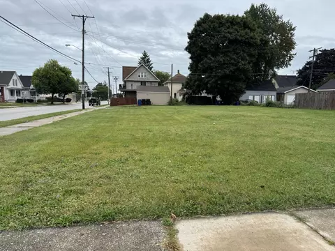 905 Hayes, Racine, WI 53405