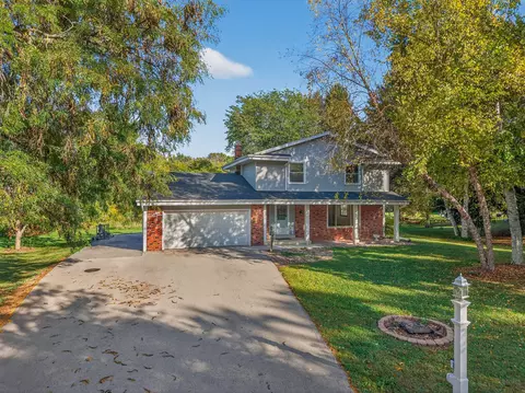 10114 N N Mdw, Mequon, WI 53092