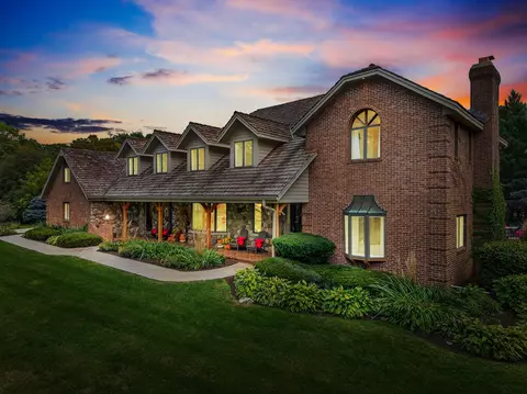 9101 W Hawthorne, Franklin, WI 53132