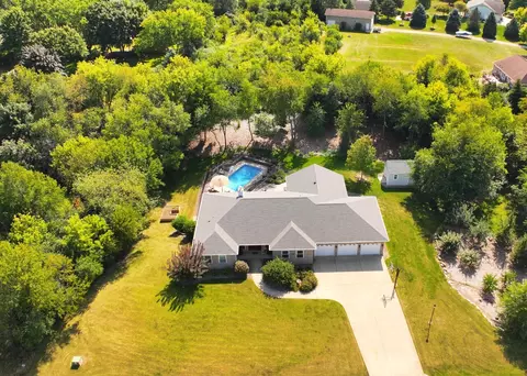 33303 Wyandotte, East Troy, WI 53120