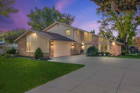 8805 Greenmeadow, Greendale, WI 53129