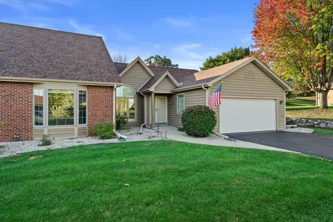 w268n1947 Shooting Star #B, Pewaukee, WI 53072