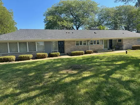 8850 N Range Line, River Hills, WI 53217