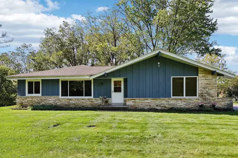 1405 S Westwoods, New Berlin, WI 53146