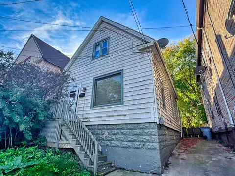 3739 W Kilbourn, Milwaukee, WI 53208