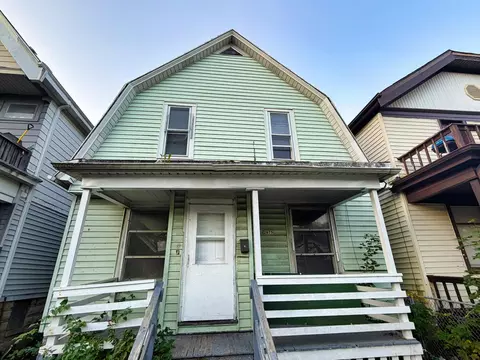 2475 W Keefe #2475A, Milwaukee, WI 53206