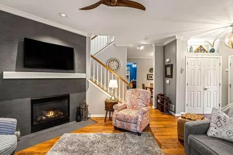 3852 S S Lk #11, Saint Francis, WI 53235