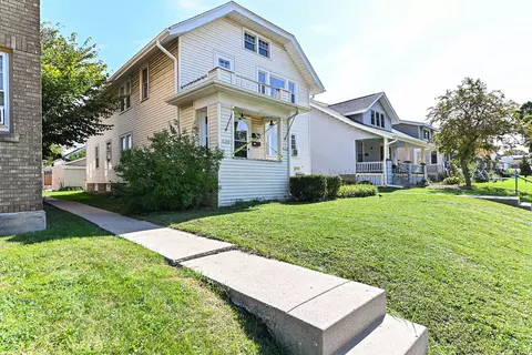 1308 S 76th 1310, West Allis, WI 53214
