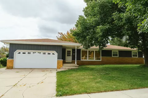 2157 W Henry, Milwaukee, WI 53221