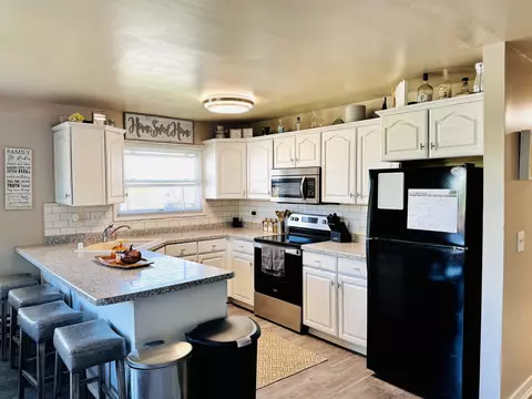 1322 Greenhedge #5, Pewaukee, WI 53072
