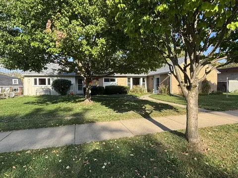 646 Summit, Oconomowoc, WI 53066