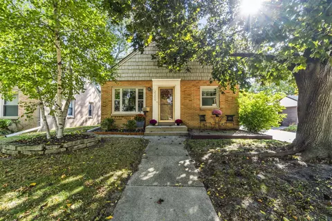 2209 W Kendall, Glendale, WI 53209
