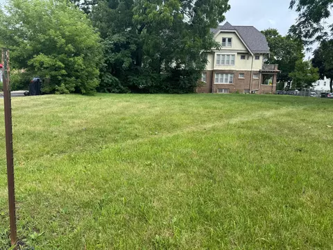 1510 W Wright, Milwaukee, WI 53206