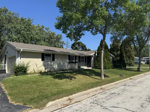 9404 W Hope, Wauwatosa, WI 53222