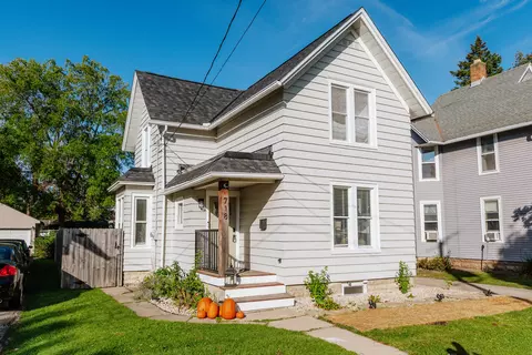 718 Oakland, Waukesha, WI 53186