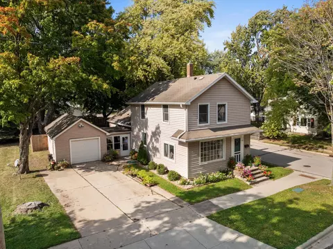 641 N Huron, De Pere, WI 54115