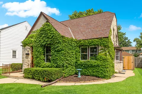 4268 S 1st, Milwaukee, WI 53207