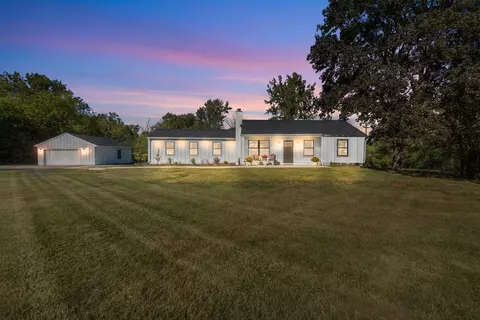 1318 W Fiesta, Mequon, WI 53092