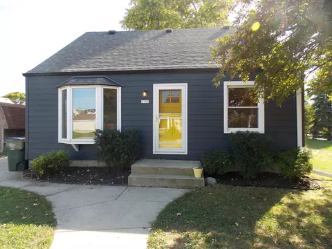 2309 E Leroy, Saint Francis, WI 53235