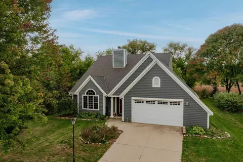 2221 Inverness, Waukesha, WI 53186