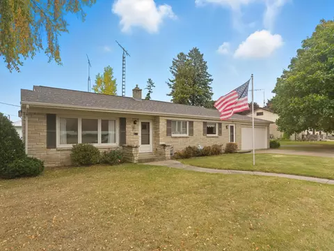 2206 Division, Manitowoc, WI 54220