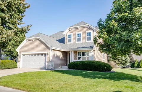 3823 Valley Crk, Waukesha, WI 53189