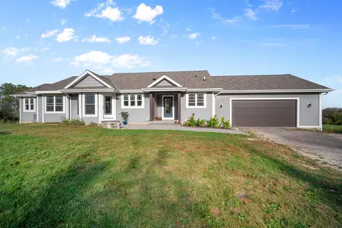 8414 Orchard Vly, Farmington, WI 53090