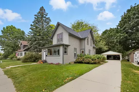 64 S Chestnut, Oconomowoc, WI 53066