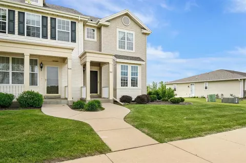 632 Hunter Oaks, Watertown, WI 53094