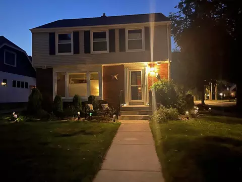8302 Avon, Wauwatosa, WI 53213