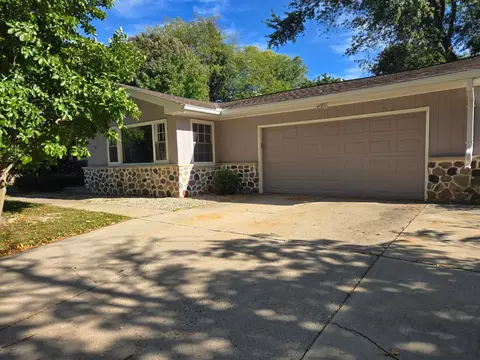 917 E Roberta, Waukesha, WI 53186