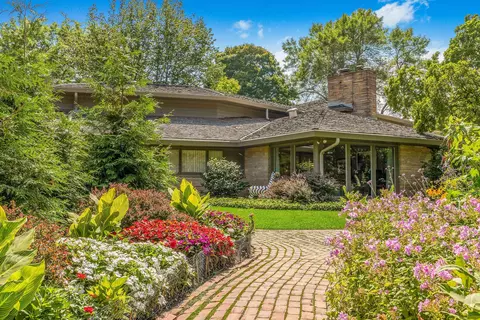 1530 W Cedar, River Hills, WI 53217