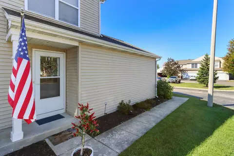 1400 Hunters Rdg #20, Genoa City, WI 53128
