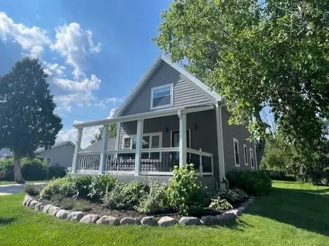 402 E Calumet, Fox Point, WI 53217 photo 1