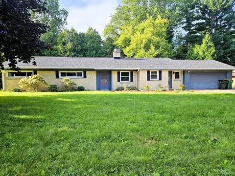 323 Grand, Thiensville, WI 53092