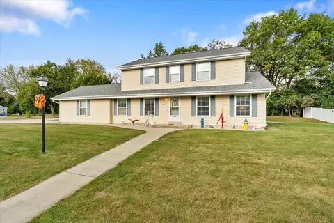8780 W Lake Pointe, Franklin, WI 53132