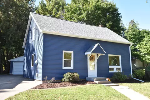 110 Riverlawn, Watertown, WI 53094