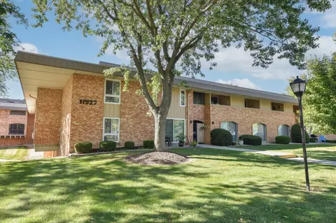 11927 W Appleton #6, Milwaukee, WI 53224