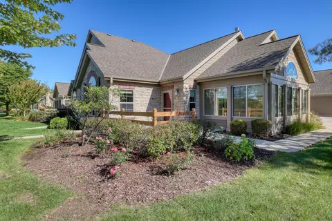 w155n7061 Amberleigh, Menomonee Falls, WI 53051