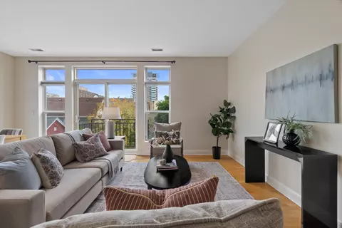 1550 N Warren #304, Milwaukee, WI 53202