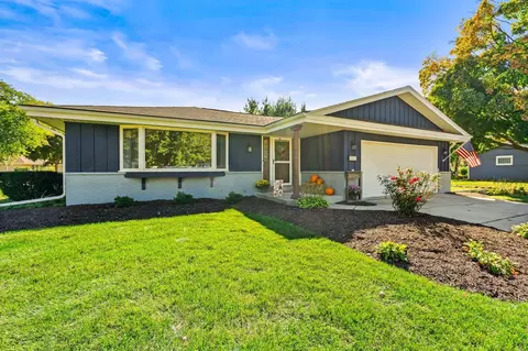 1101 Dogwood, Waukesha, WI 53189
