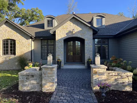 16970 W Small, New Berlin, WI 53151