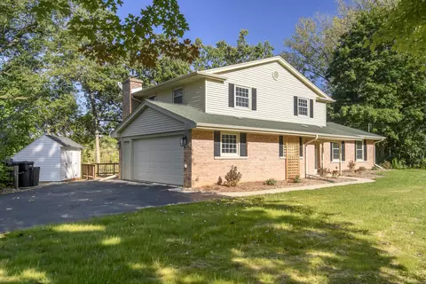 s95w23000 River Oaks, Big Bend, WI 53103