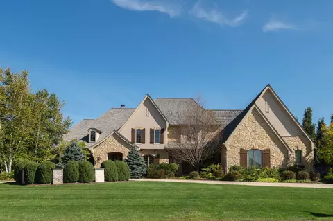 902 N Bluespruce, Hartland, WI 53029